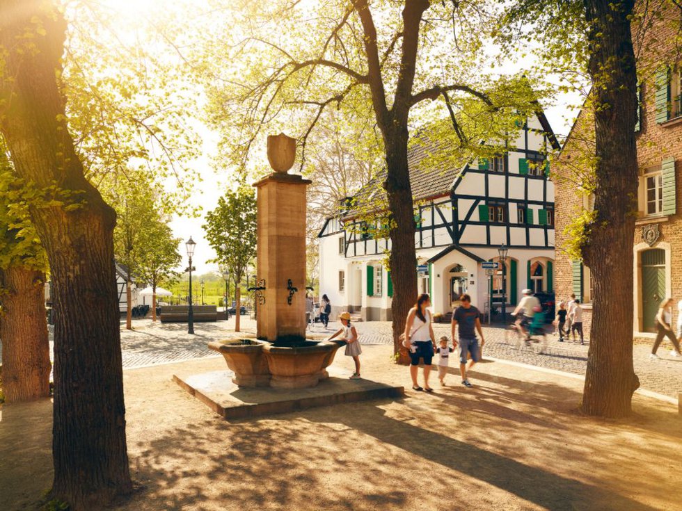 Monheim am Rhein, Altstadt mit Brunnen