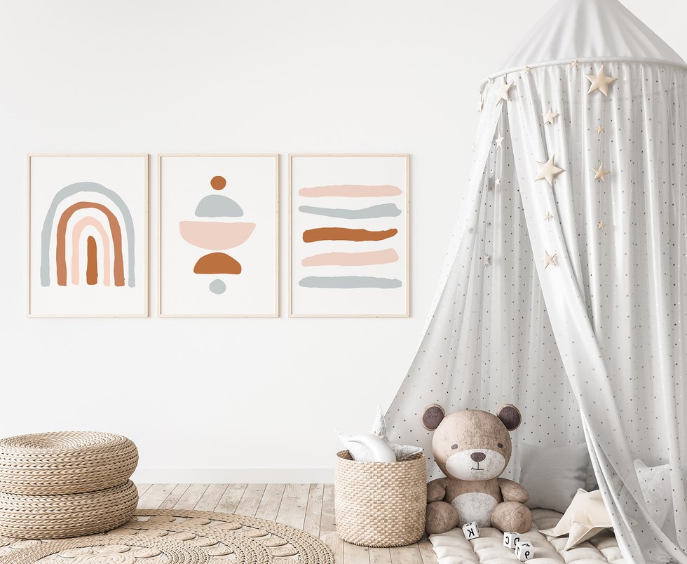 Drei Poster mit abstraktem Motiv im Kinderzimmer.jpg